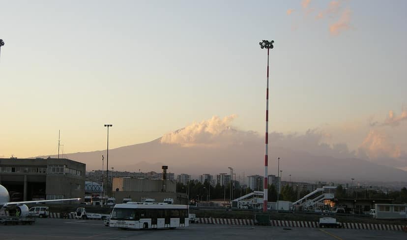 Etna: abertura de nova boca eruptiva com emissões de cinzas