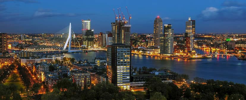Gran incendio en empresa de reciclaje en Rotterdam provoca problemas de humo