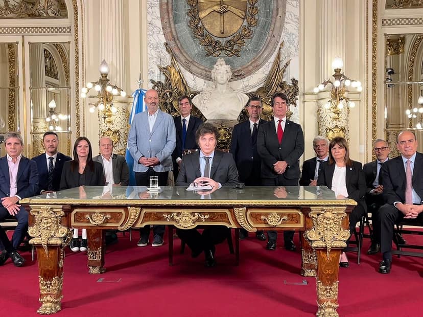 Foto de archivo: Milei anuncia sanciones contra empresas en las Malvinas y base naval en el sur de Argentina
