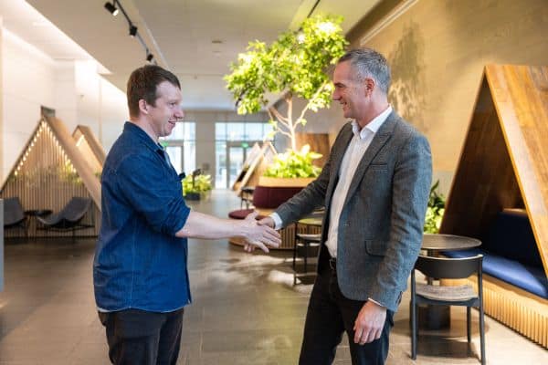 Anthropic negocia la compra de la startup Decart AI por 6.000 millones de dólares