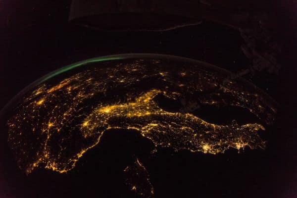 Un eclipse solar total oscurece partes de Europa