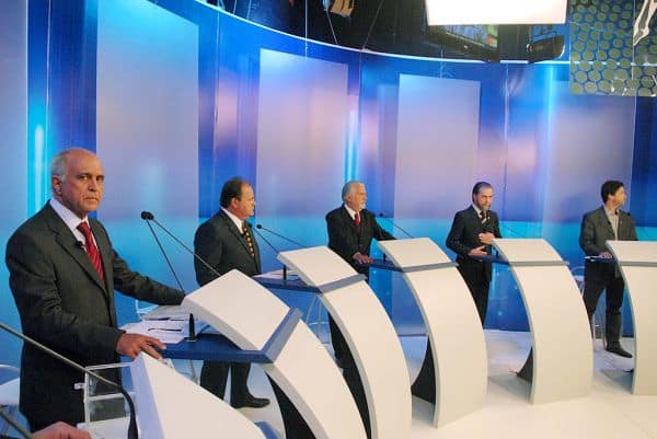 Debate dos candidatos ao Senado da Bahia é transmitido ao vivo