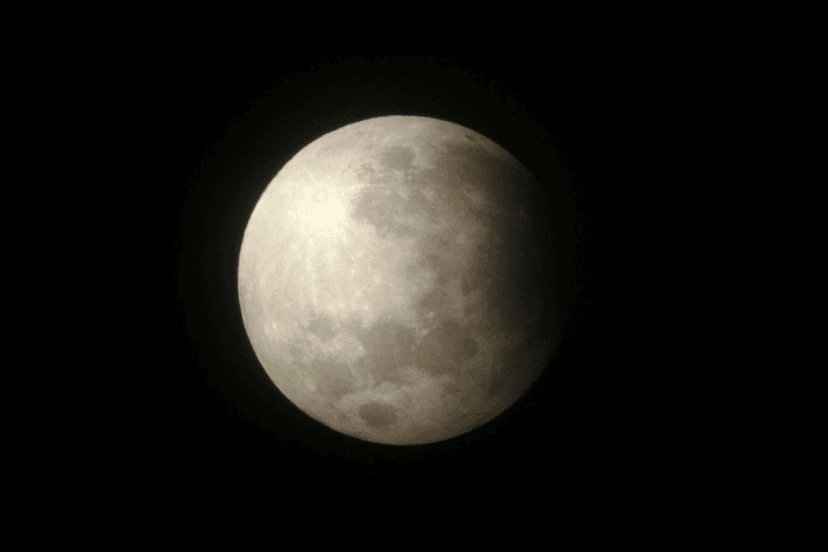Bijzondere partiële maansverduistering zichtbaar in heel Spanje op 28 augustus