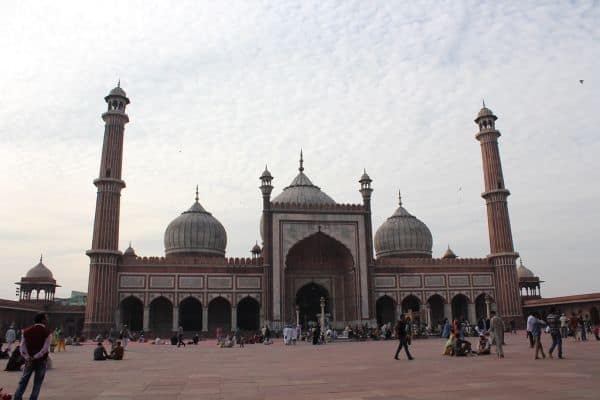 Archivbild: Zwei Abgeordnete unter sechs Verletzten bei Autounfall in Delhi
