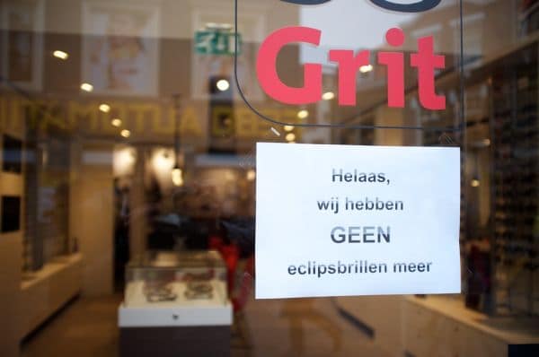 Eclipsbrillen razend populair bij MAS in Antwerpen