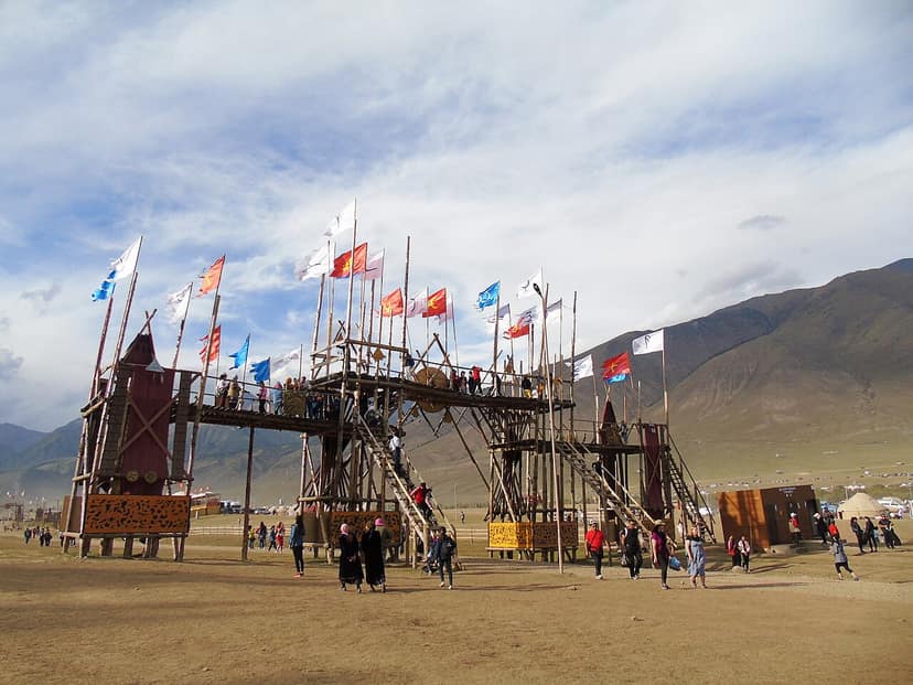 Photo d'archive: Azischan Musabek uulu porte le drapeau kirghize lors de l'ouverture des Jeux Mondiaux