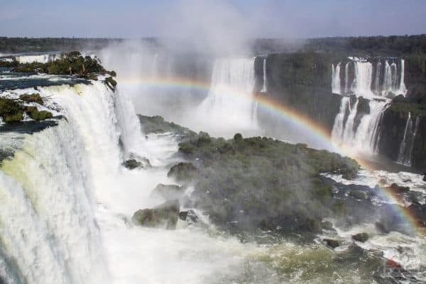 Le cascate dell'Iguazú presentano una portata cinque volte superiore al normale