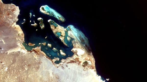 Foto d'archivio: I ribelli houthi nello Yemen controllano città e isola strategiche nel Mar Rosso