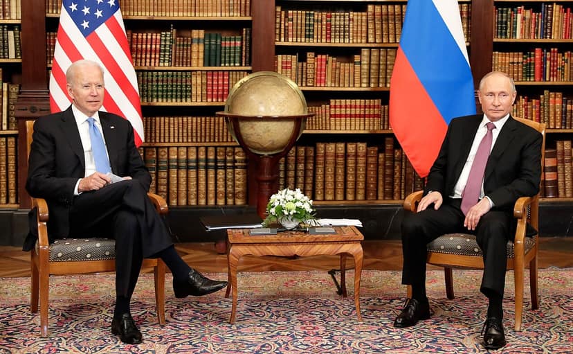 Foto d'archivio: Putin elogia il genio di Musk mentre pianifica una rete satellitare russa