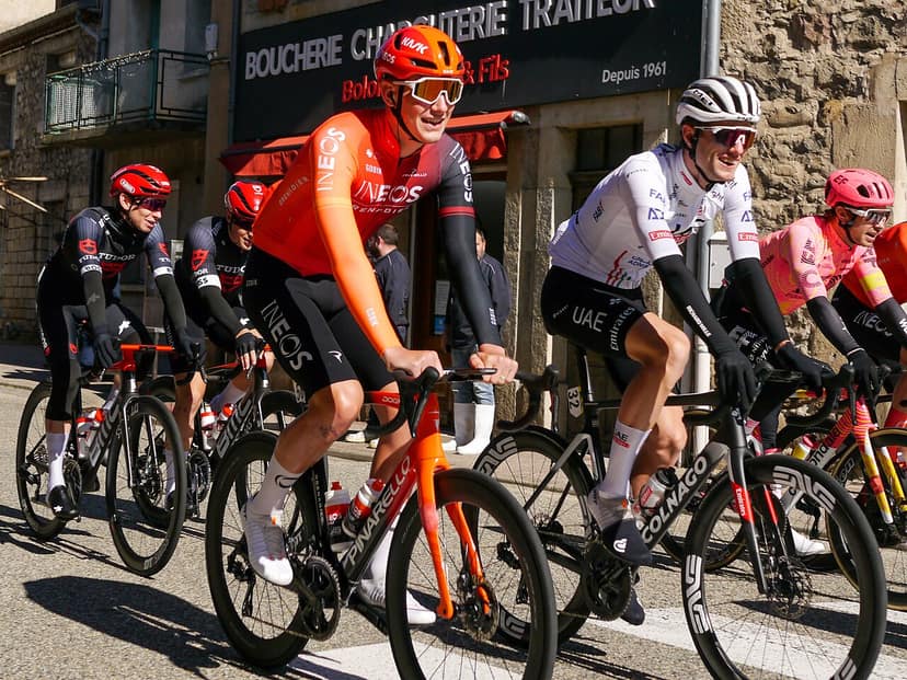 Andrew August gana la segunda etapa del Tour de Chequia y rinde homenaje a Finlay Tarling