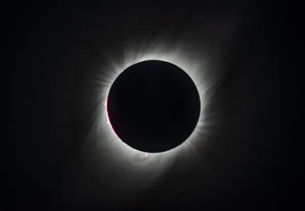 Symptômes oculaires après l’éclipse : fatigue ou blessure ?