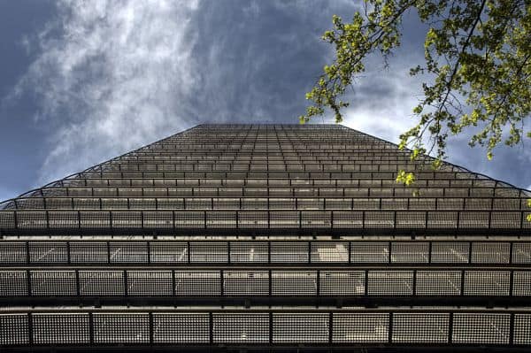 Foto d'archivio: Il BBVA e Telefónica effettuano operazioni significative sul mercato