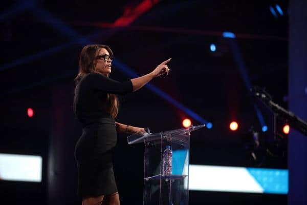 Kimberly Guilfoyle rischia il licenziamento mentre Trump risponde a presunti comportamenti scorretti