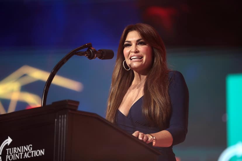 Kimberly Guilfoyle rischia il licenziamento mentre Trump risponde a presunti comportamenti scorretti