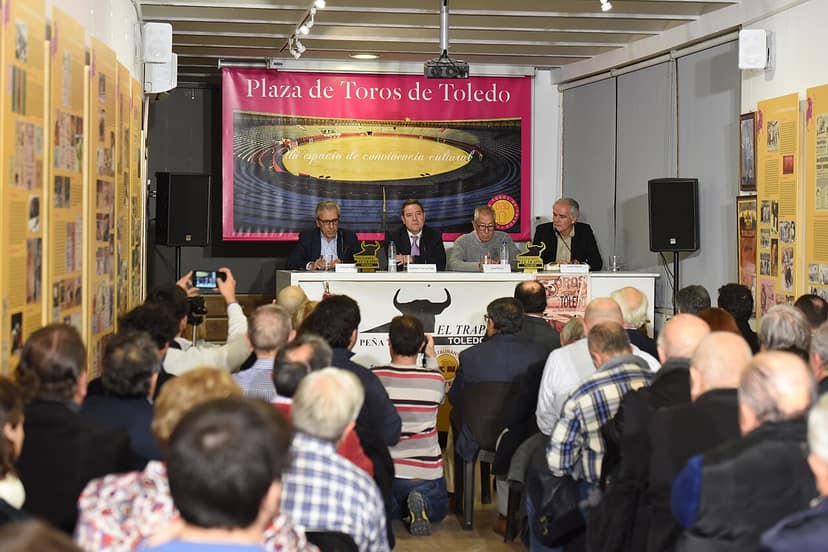 Denuncian el logo sexista de una peña taurina en Sagunto