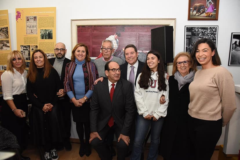 Denuncian el logo sexista de una peña taurina en Sagunto