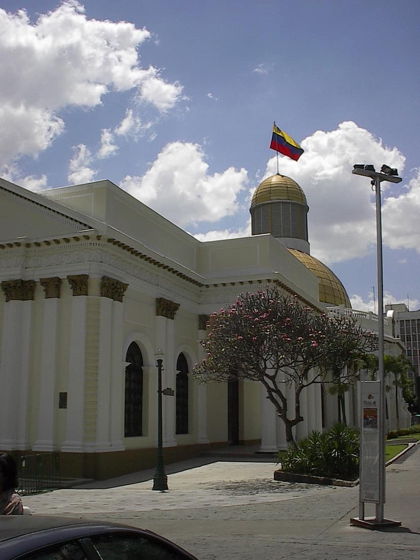 Assembleia da Venezuela aprova acordo de petróleo com os EUA