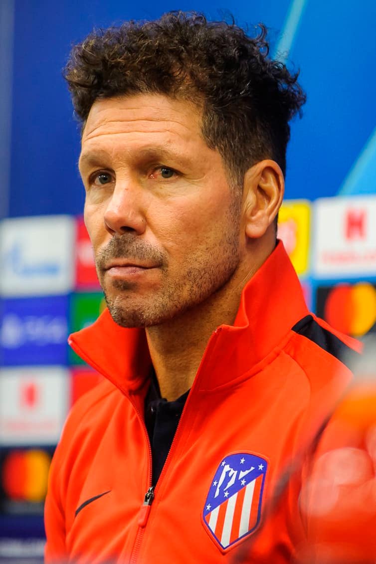 Simeone comenta insultos dirigidos a Julian Alvarez após vitória do Atlético