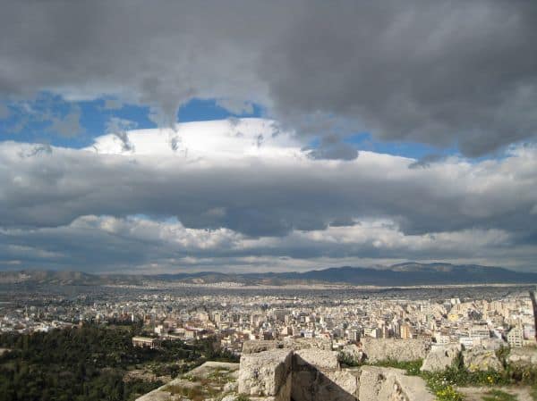 Foto de archivo: Seis muertos tras explosión de edificio en Atenas