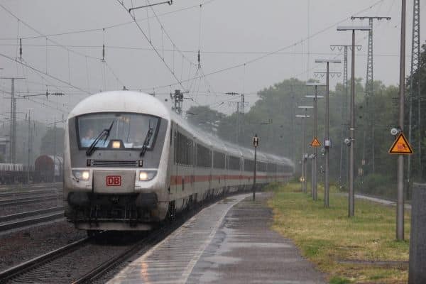 Axenstrasse reopened after lightning strike