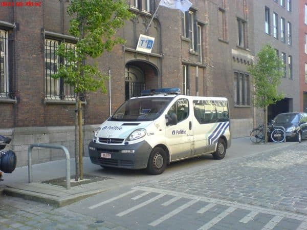 Politie controleert vrachtverkeer op Merwedebrug: 34 boetes uitgeschreven