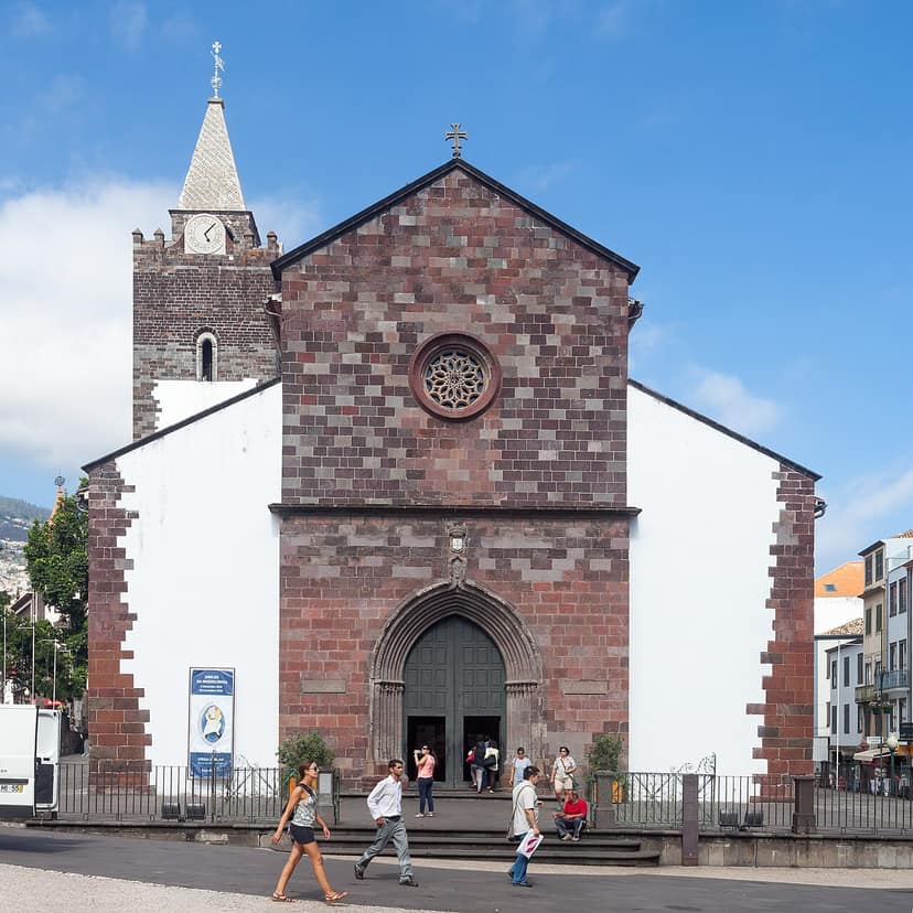Cristiano Ronaldo réagit aux rumeurs de mariage dans la cathédrale de Funchal