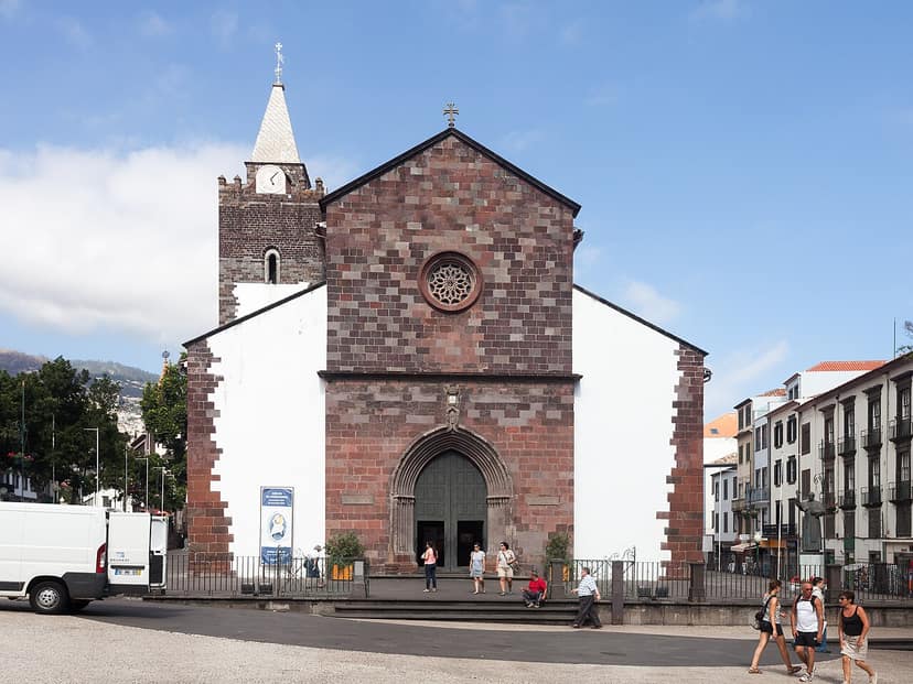 Cristiano Ronaldo réagit aux rumeurs de mariage dans la cathédrale de Funchal