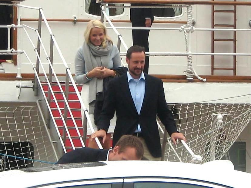 Photo d'archive: Le roi Haakon VIII. prête serment sur la constitution