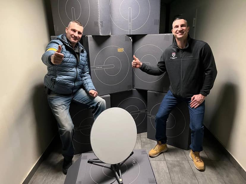 Archive photo: Ukraine tests alternative to Starlink while continuing to use Musk's network