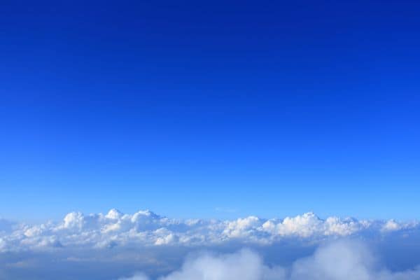 Foto d'archivio: Padre lascia il figlio di 7 anni da solo durante la scalata del Fuji