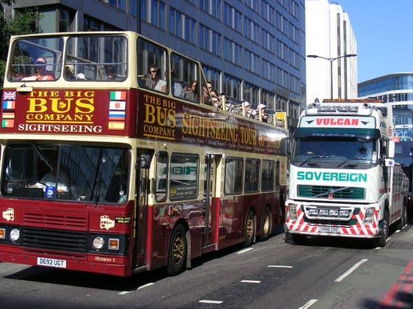 Burnham amplía el viaje gratuito en autobús para personas con discapacidad en Inglaterra