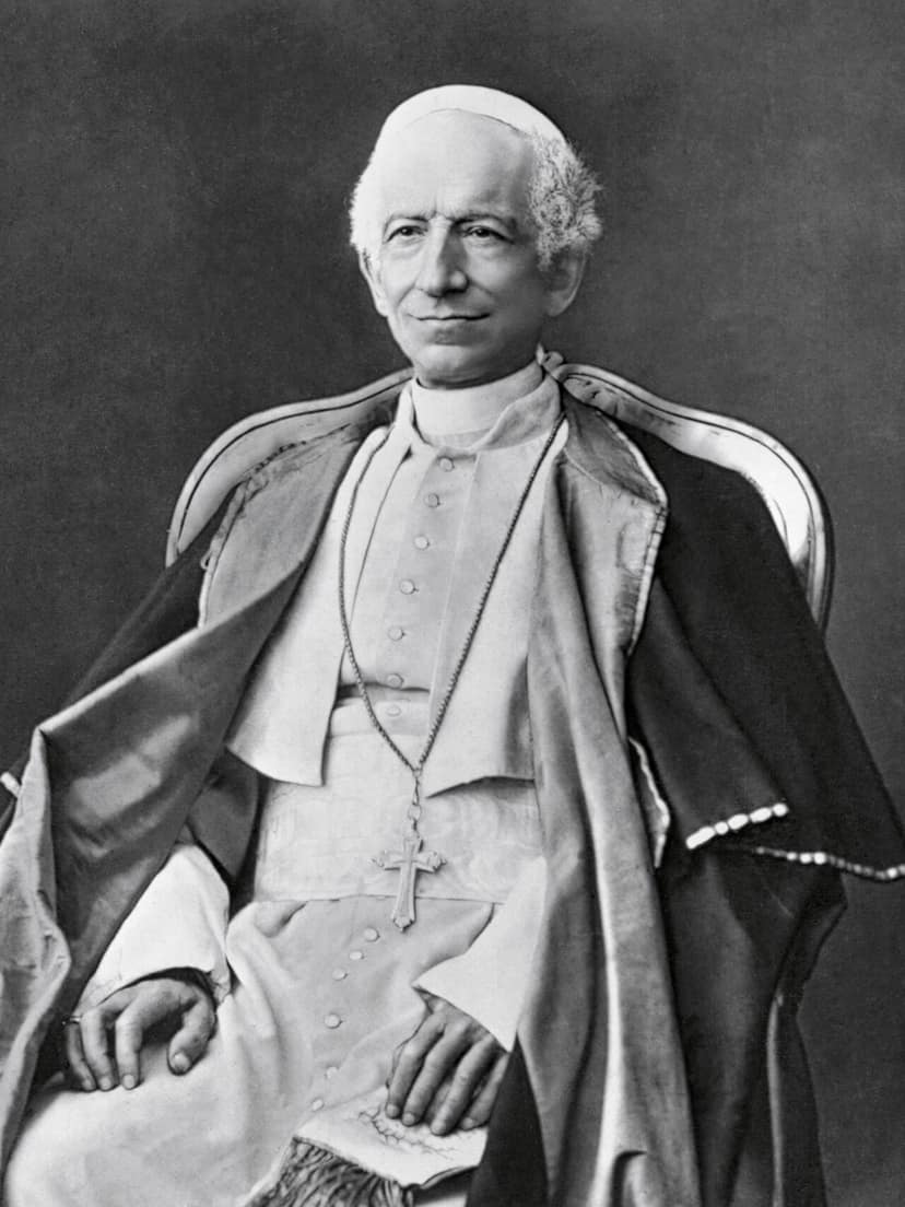 Papst Leo XIV verlässt das Krankenhaus nach Lungenoperation, erste Fotos veröffentlicht