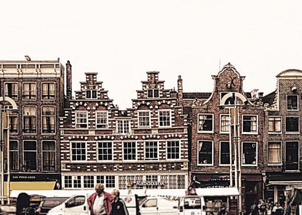 Politie zoekt nog steeds identiteit van onbekende man na beroerte in Amsterdam