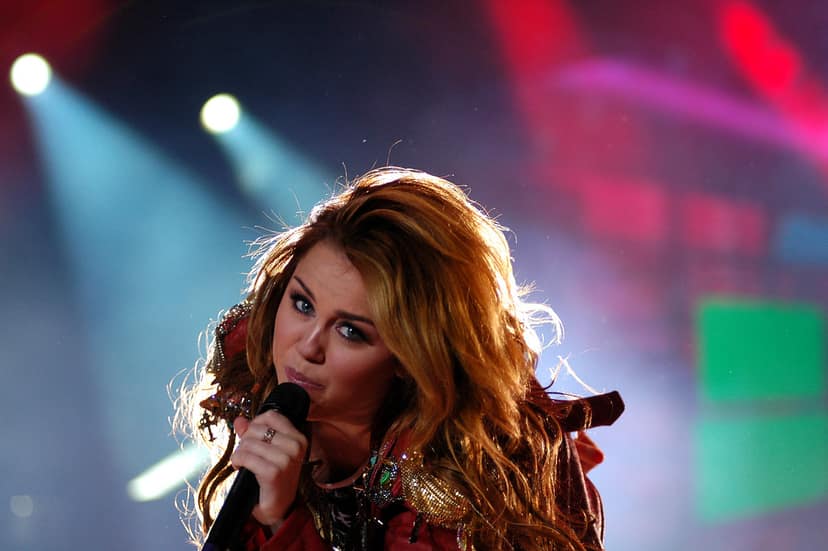 Foto d'archivio: Miley Cyrus si congeda da Dolly Parton con parole emozionanti