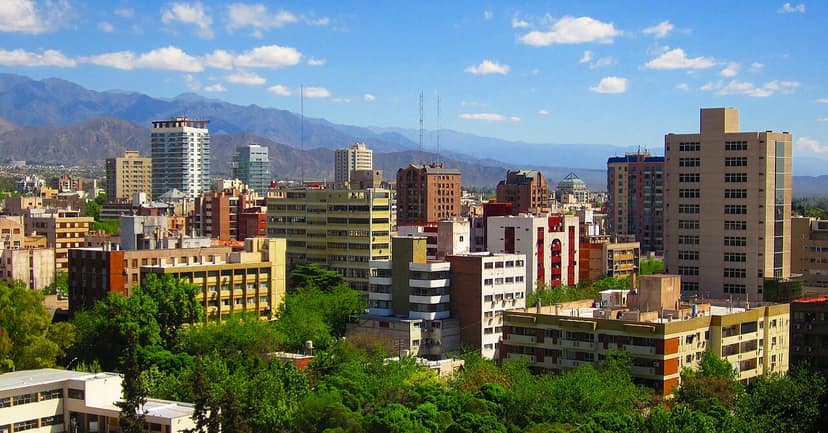 Unfall in Mendoza: Zwei Pickups fallen von einer Brücke mit tragischem Ergebnis