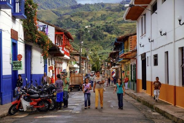 Zware aardbeving in Colombia eist minstens twintig levens en veroorzaakt aanzienlijke schade
