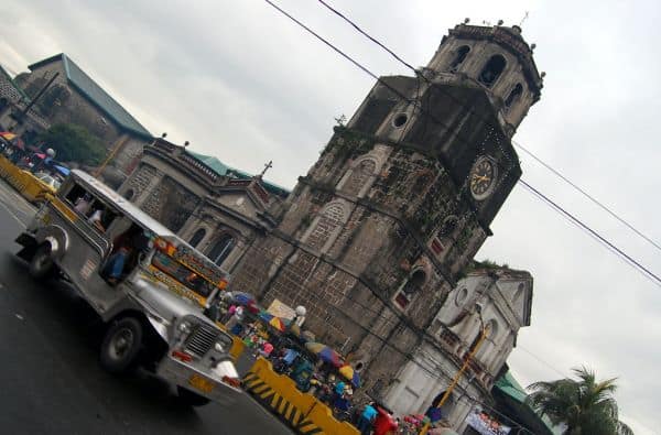 Foto de arquivo: Inundações afetam estradas em Metro Manila a 17 de agosto