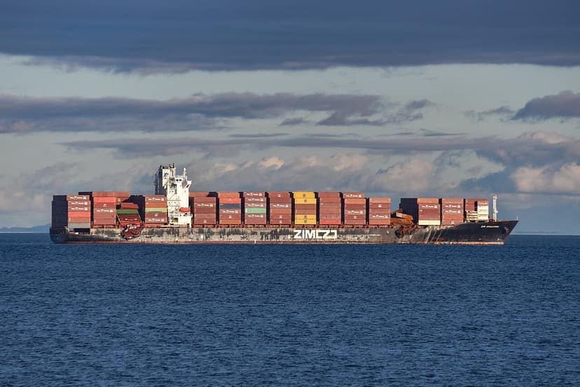 Photo d'archive: Un cargo sombre dans le détroit d'Hormuz après un incident avec une mine