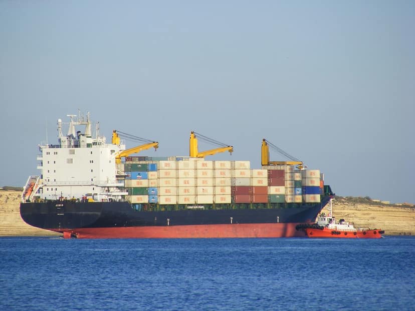 Photo d'archive: Un cargo sombre dans le détroit d'Hormuz après un incident avec une mine