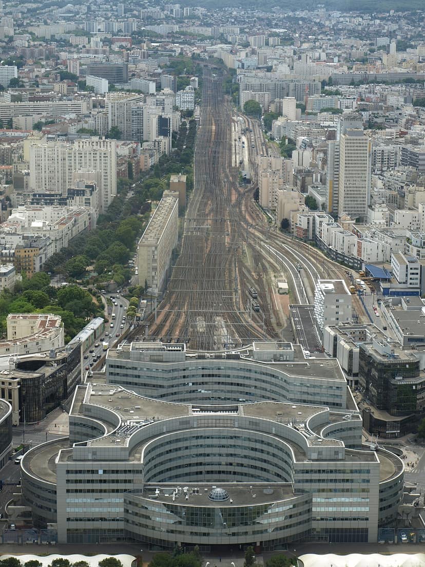 Disruption of Traffic at Montparnasse Station Due to Electrical Failure