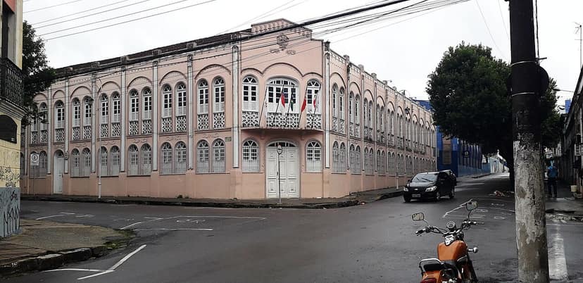 Foto d'archivio: Il consolato portoghese assiste oltre 300 persone colpite dal terremoto a La Guaira