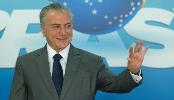 Candidati alla presidenza svolgono eventi di campagna in diverse città