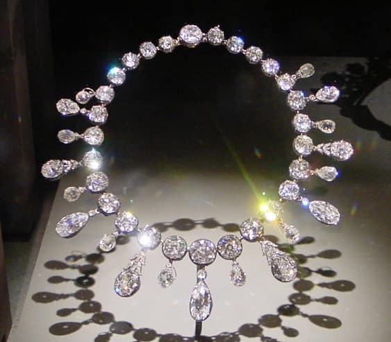 Foto de archivo: Robo de collar de diamantes de la realeza egipcia en museo de Viena