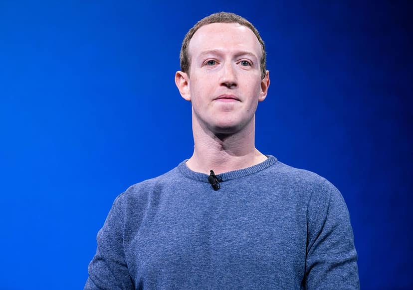 Foto d'archivio: La superyacht di Zuckerberg ignora la richiesta di aiuto di una barca arenata in Alaska