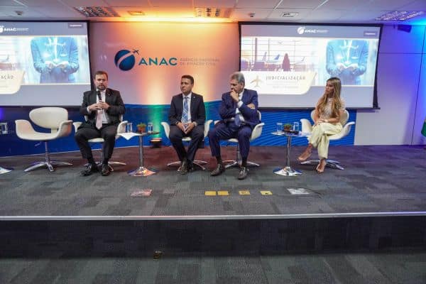 Foto d'archivio: I voli commerciali nell'Unione Europea aumentano quasi del 4% entro il 2025