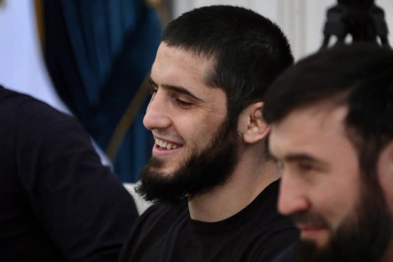 Islam Makhachev conquista il titolo all'UFC 330 e stabilisce un record