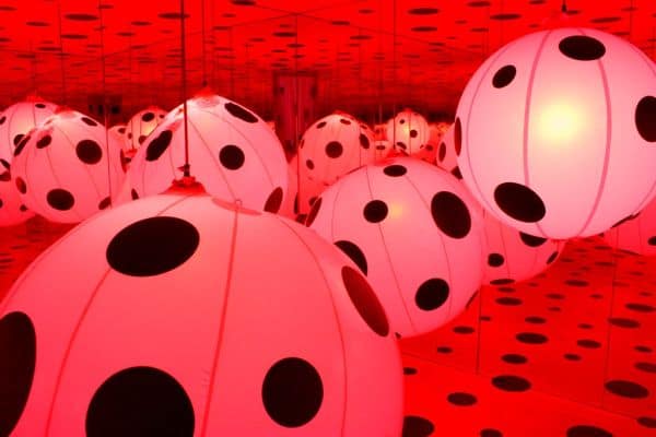 Yayoi Kusama, artiste japonaise connue pour ses pois, décède à 97 ans