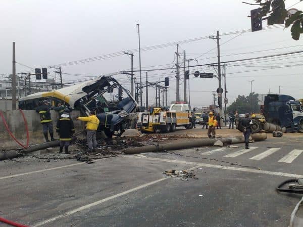 Foto d'archivio: Incidente stradale in Zimbabwe causa 27 morti