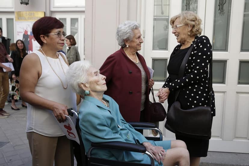 Persisten errores en la placa homenaje a Luis Cernuda en Sevilla