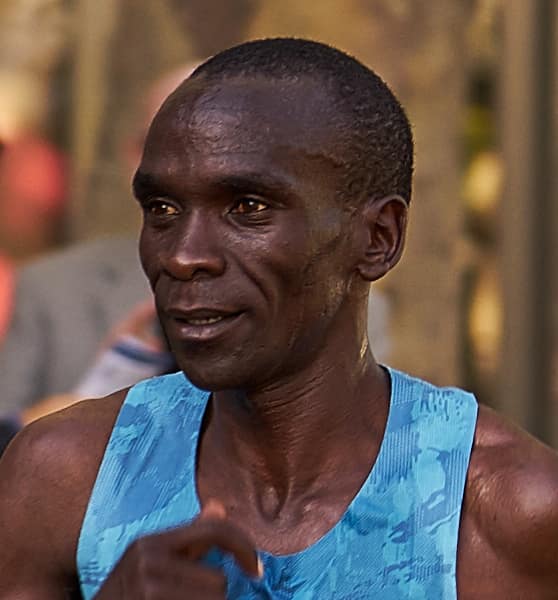 Eliud Kipchoge rompe el récord de la pista en el Maratón de Melbourne